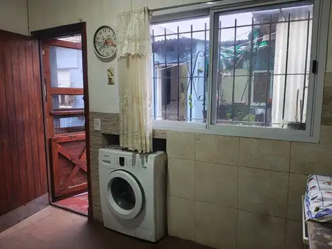 VENTA Casa 3amb Barrio Las Avenidas c departamento