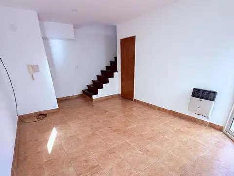 Depto Tipo Casa 3 ambientes con 2 baños