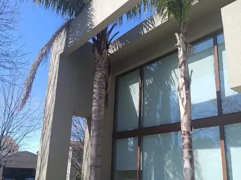 Casa en Venta con 5 cocheras