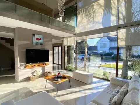 Casa 5 ambientes con 3 baños