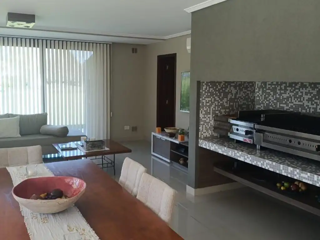 Casa en Venta en Abril Club De Campo