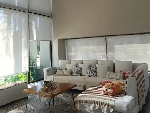 Venta Casa en Abril, Club de Campo