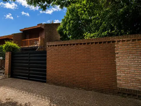 Casa 5 ambientes con 3 baños