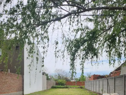 Terreno en Venta 27  mts Fondo