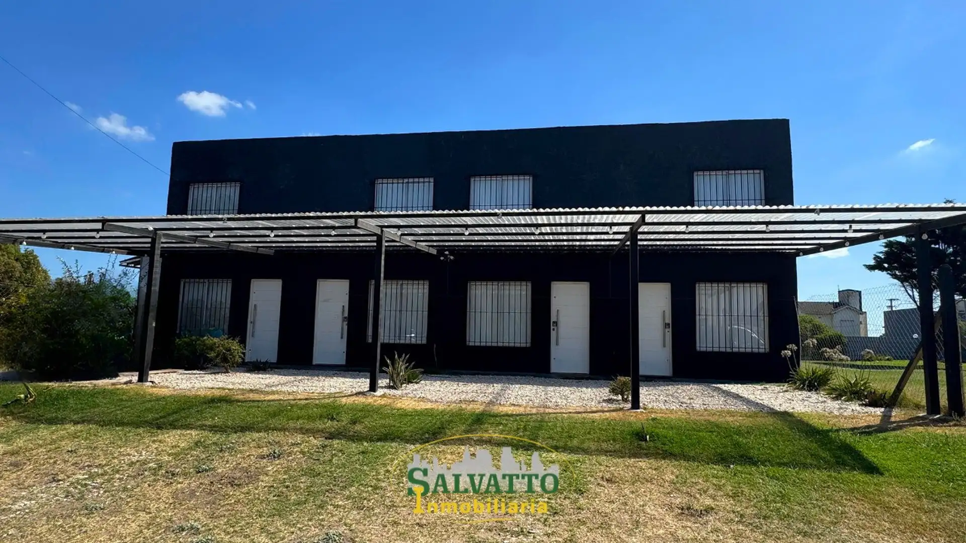 Complejo de 4 duplex en barrio Alfar a metros de la playa
