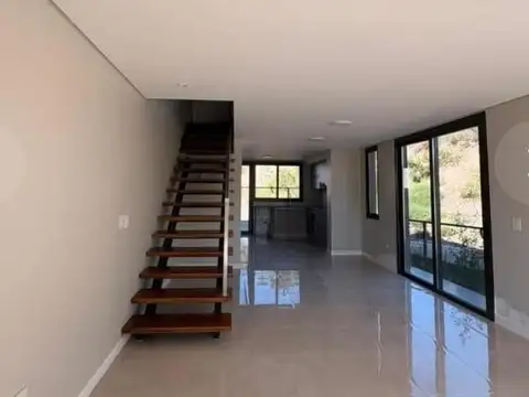 OPENHOUSE GROUP VENDE HERMOSO DUPLEX EN BARRIO DALVIAN