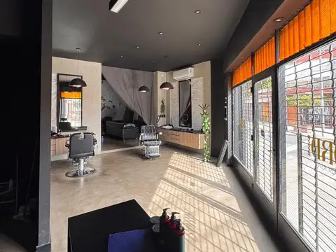 Local comercial- muy amplio-apto varios rubros