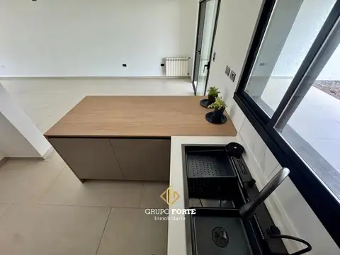 Depto Tipo Casa 4 ambientes con 2 baños