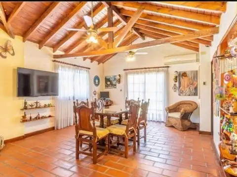 Casa 5 ambientes con 3 baños
