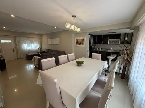 Casa en venta en barrio Constitución, solo 5 cuadras de la playa