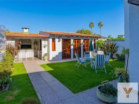 Casa en venta - 3 Dormitorios 4 Baños - Mar del Plata