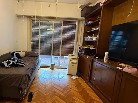 Departamento amplio balcón 3/4 ambientes Balvanera
