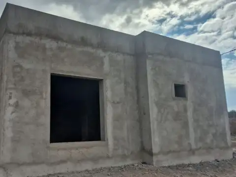Casa 3 ambientes con 1 baño