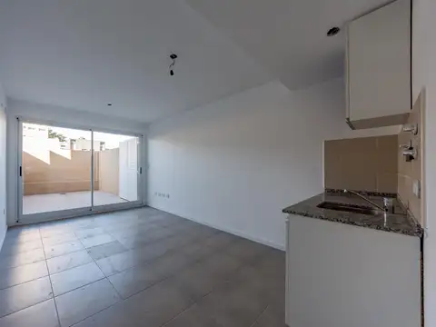 Departamento monoambiente con patio 