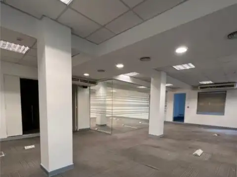 Oficina en Alquiler con 2 cocheras
