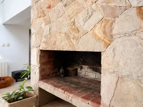Casa 8 ambientes con 3 baños