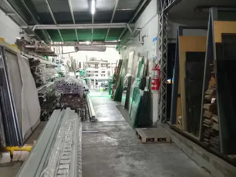 VENTA SALON COMERCIAL EN NUDO VIAL. MENDOZA