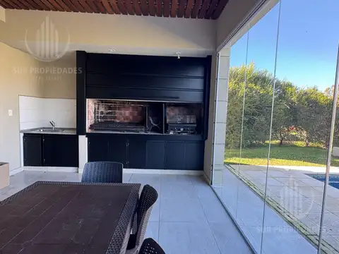 Casa en Alquiler con 5 cocheras