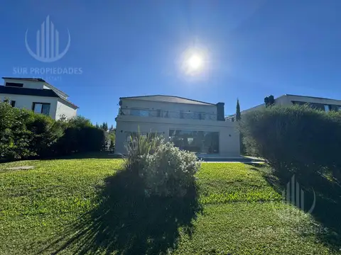 Casa en Alquiler en Countries y Barrios Cerrados en Esteban Echeverria, USD 4.000