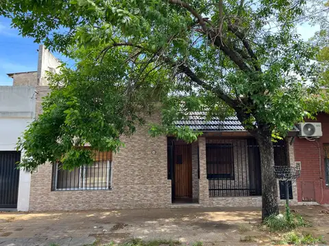 Casa sobre lote de 9x17 a reciclar o demoler