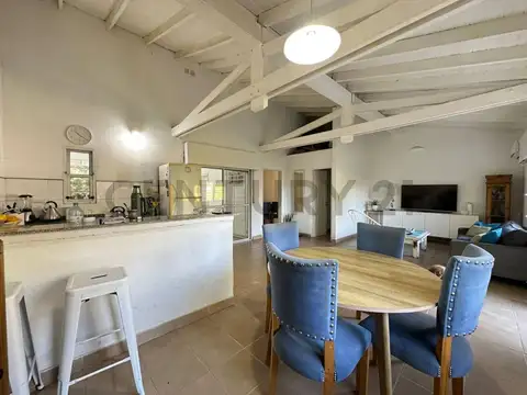 Venta APTO CRÉDITO Casa Quinta de 5 Ambientes con Gran Parque, Galería y Piscina en Moreno