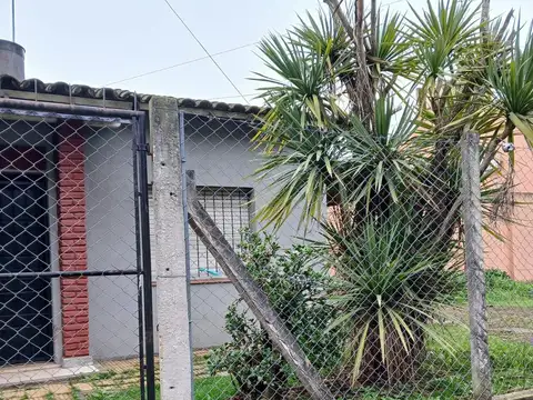 Casa 3 ambientes con 1 baño