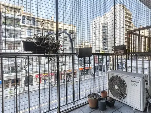 Tres ambientes. Luminoso. Palermo