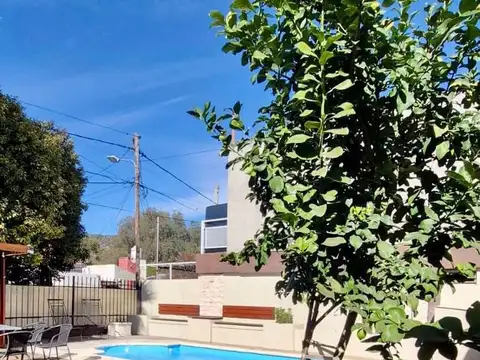 Casa 8 ambientes con 2 baños