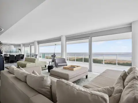 Duplex en venta frente al mar de 4 suites con terraza y pileta