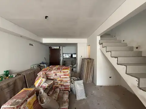 Casa 4 ambientes con 2 baños