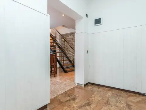 CASA EN VENTA, ACEPTA PERMUTA. 2 PL. 4 AMB