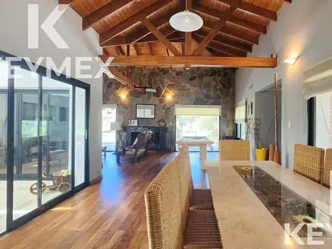 Casa 6 ambientes con 2 baños