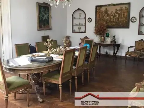 Casa 8 ambientes con 4 baños