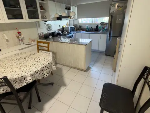 Casa 6 ambientes con 3 baños