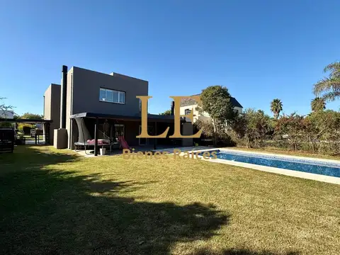 Casa 5 ambientes con 3 baños