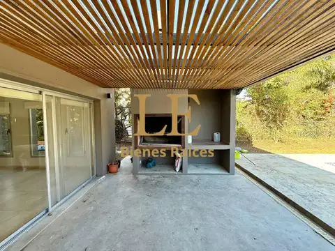 Casa en Venta con 6 cocheras
