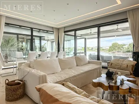 Casa 7 ambientes con 5 baños