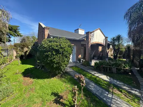 Casa 3 ambientes con 2 baños