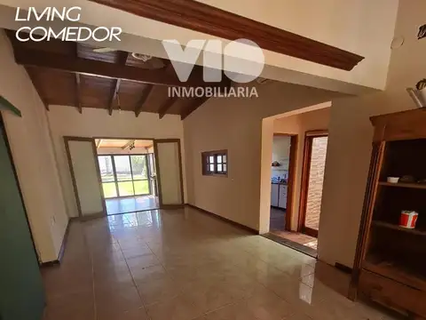 Casa 6 ambientes con 2 baños