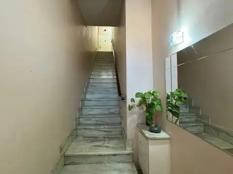 Presidente Domingo Faustino Sarmiento 1600, Piso 1