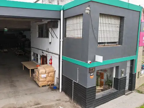 ALQUILER GALPON SOBRE AV CHAMPAGNAT