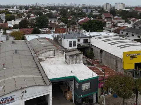 ALQUILER GALPON SOBRE AV CHAMPAGNAT