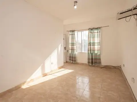 Oportunidad única en La Reja Comoda casa, luminosa