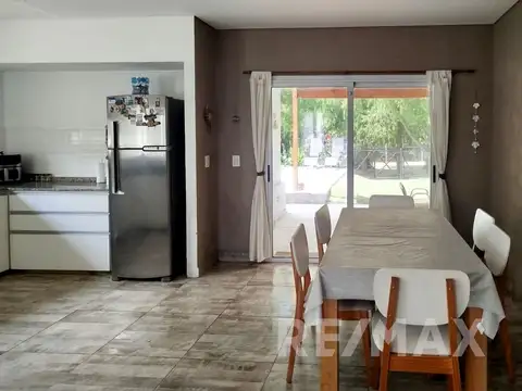 Casa 4 ambientes con 2 baños