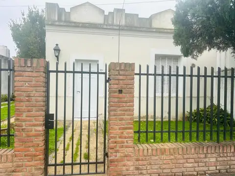 Casa 3 Amb con Amplio parque en Venta - General Rodríguez