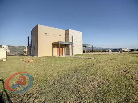 CASA EN B° CERRADO PUERTO DEL AGUILA, LOS ESPINILLOS