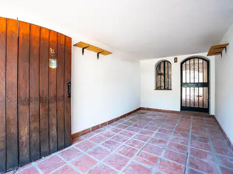 Casa 6 ambientes con 4 baños