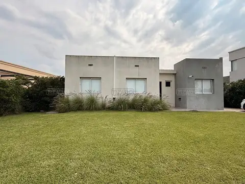 Casa  en Venta en Santa Elena, Pilar del Este, Pilar