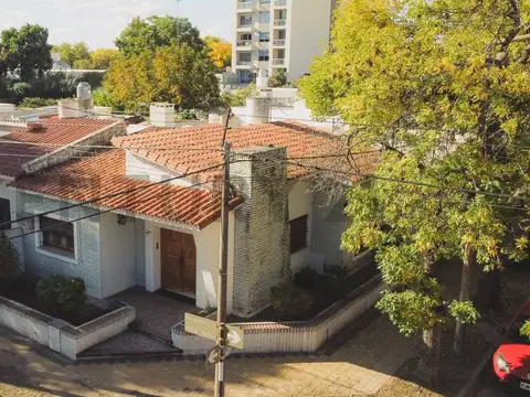 Casa 2 dormitorios con patio seco y cochera zona centro VENADO TUERTO