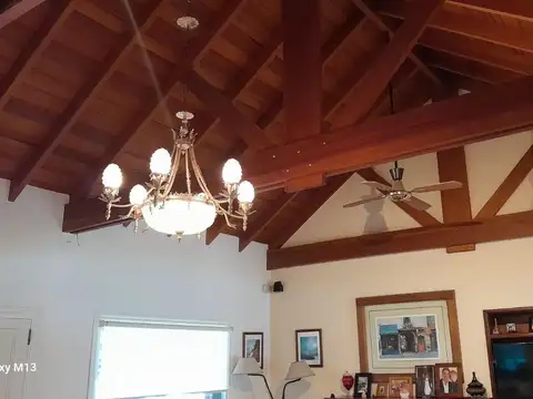 Casa 4 ambientes con 2 baños